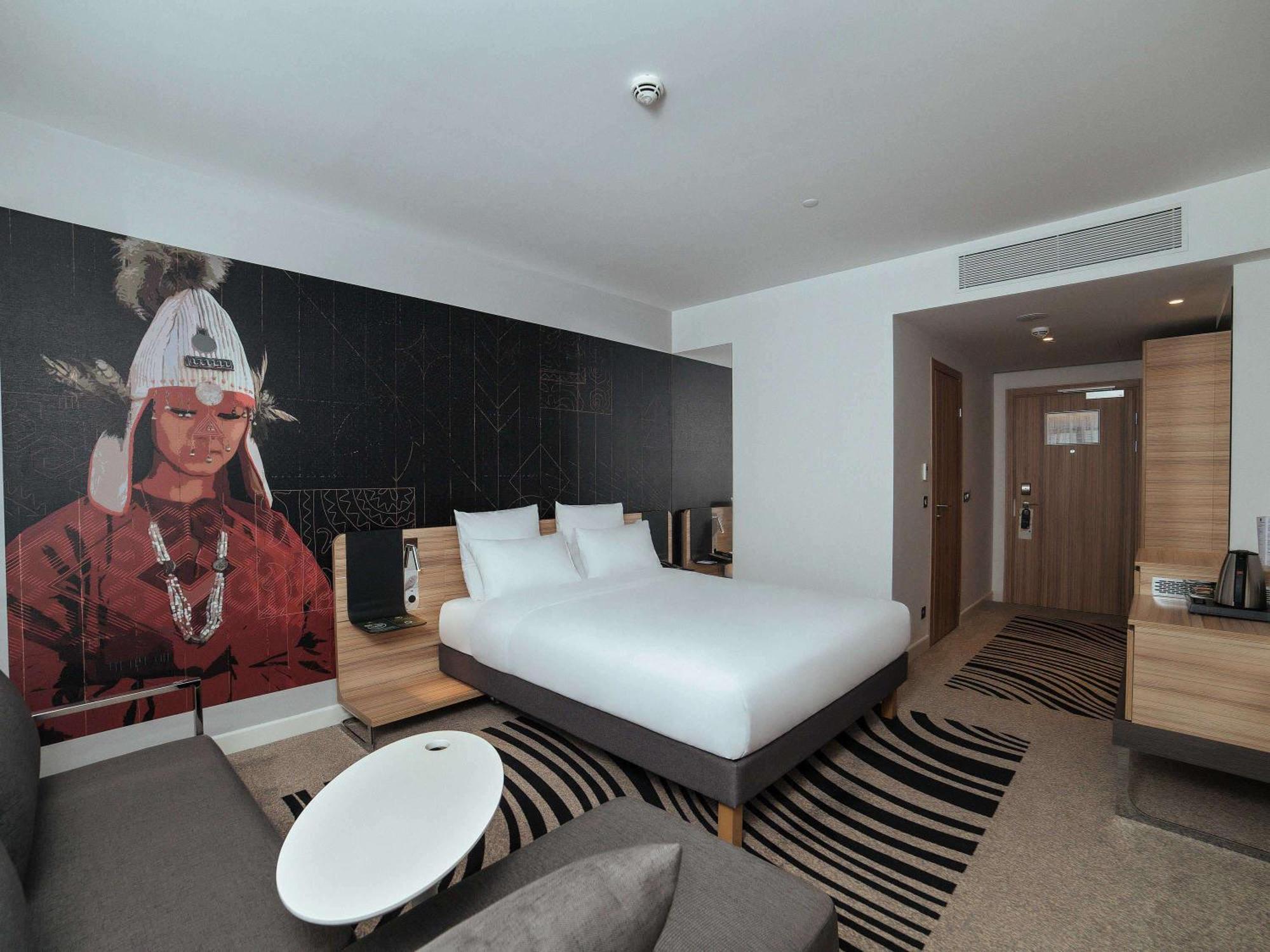 Novotel Bishkek City Center Eksteriør billede