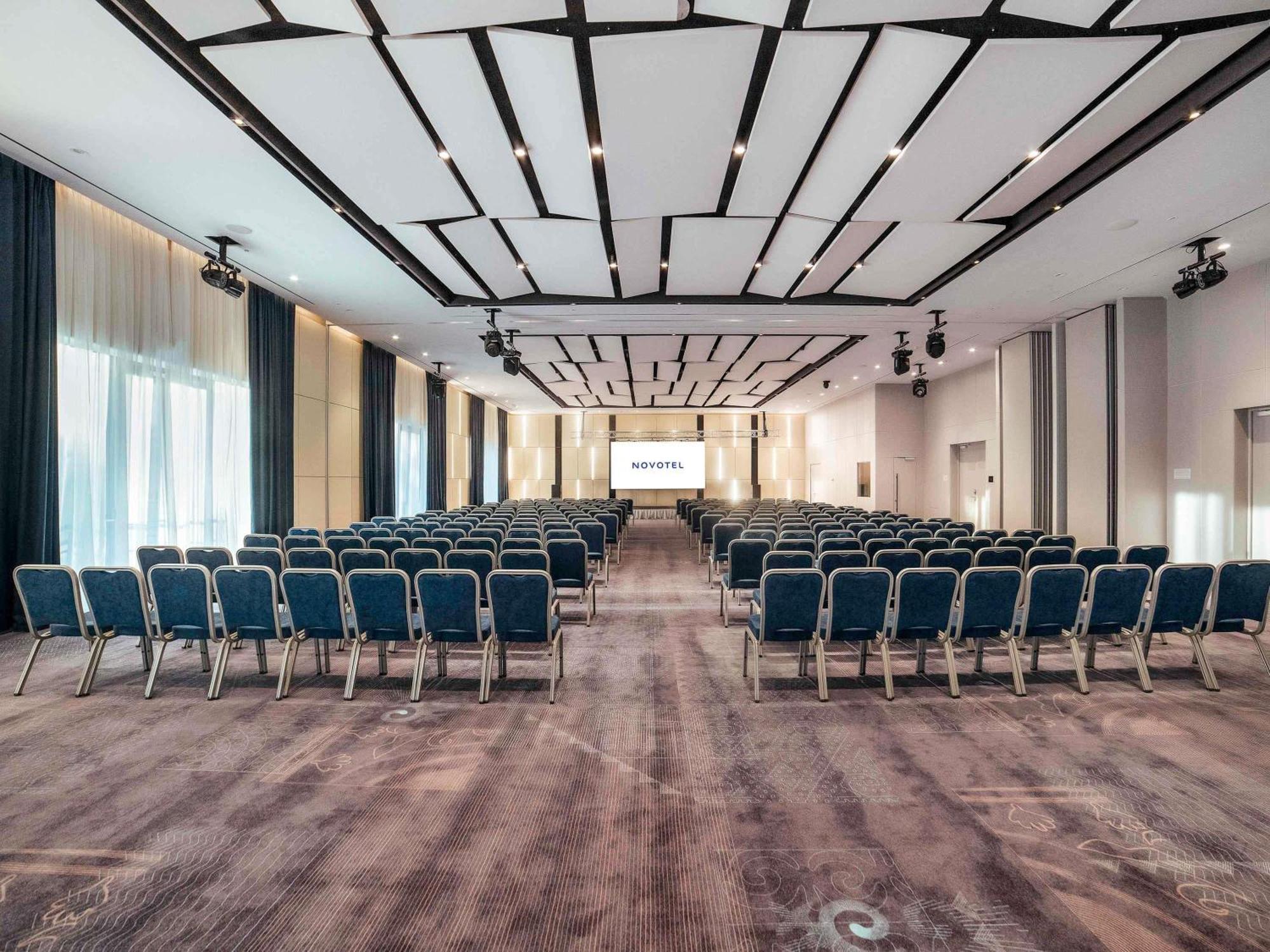 Novotel Bishkek City Center Eksteriør billede